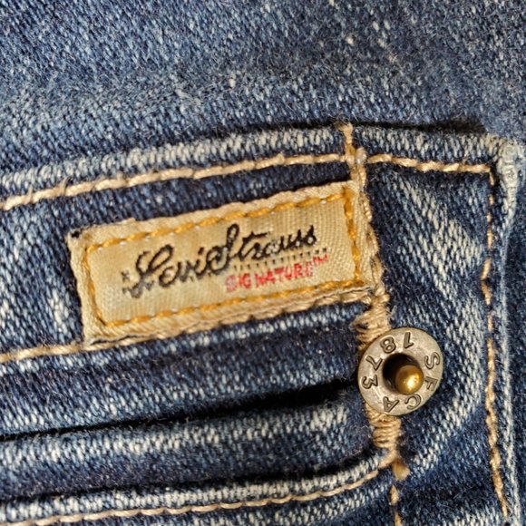 Levi's Signature Stretch Capri Jeans Misses sz 8 Dark Wash EUC - Picture 11 of 11